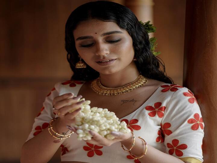 அவர் மலையாளம் மற்றும் தெலுங்கு படங்களில் நடித்து வருகிறார்