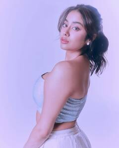 Janhvi Kapoor ने अपने देसी अंदाज में ढ़ाया कहर, किलर लुक में दी दिखाई