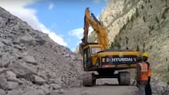 Joshimath-Malari National Highway के बंद होने से ग्रामीण परेशान, लोगों का गांव से टूटा संपर्क