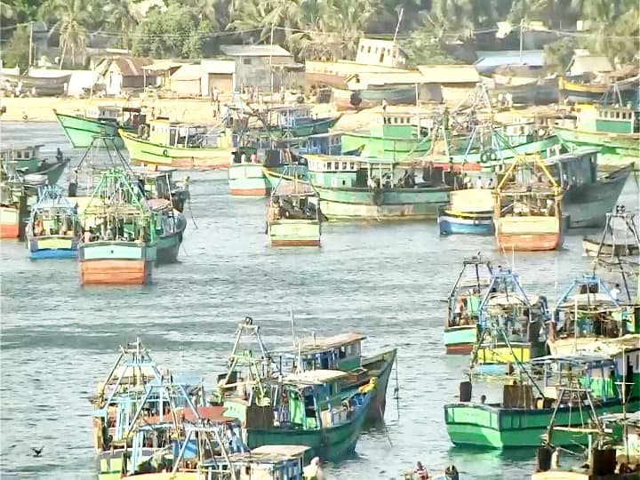 Sri Lankan navy attacks using prohibited nets - Rameswaram fishermen தடை செய்யப்பட்ட வலைகளை பயன்படுத்துவதாலேயே இலங்கை கடற்படை தாக்குதல்- ராமேஸ்வரம் மீனவர்கள்