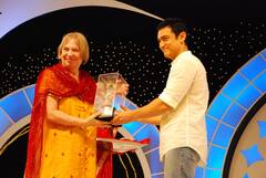 Gail Omvedt : डॉ. गेल ऑम्व्हेट... भारतातील चळवळीतलं मोठं नाव, महात्मा फुलेंच्या चळवळीवर डॉक्टरेट, कांशीरामही घ्यायचे सल्ले