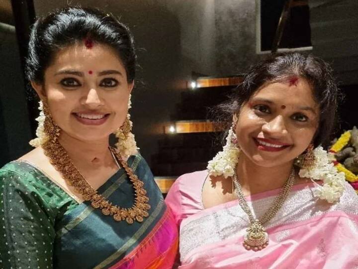 கடந்த வாரம் நடிகை சினேகா வீட்டில் மங்களகரமாக கொண்டப்பட்ட வரலக்ஷ்மி விரதம்
