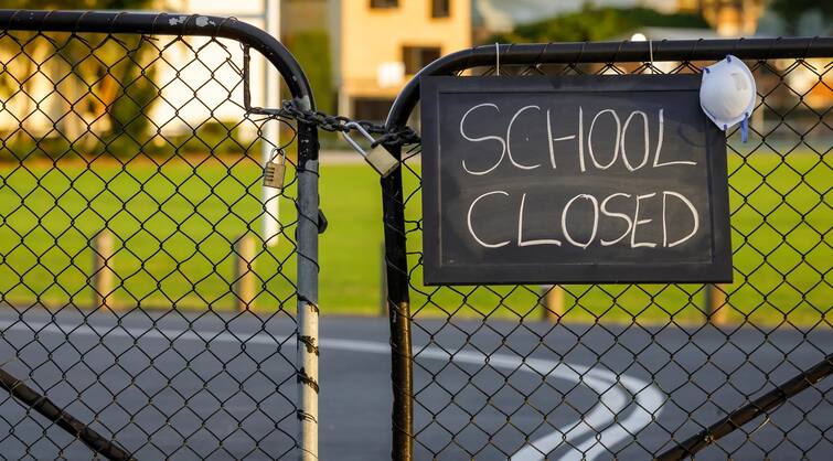 School reopen himachal Pradesh to keep schools closed due to covid19 surge in state School Closed : દેશના ક્યાં રાજ્યે શાળા ખોલવાની તારીખ લંબાવી, હવે કઇ તારીખે ખૂલશે શાળા, જાણો
