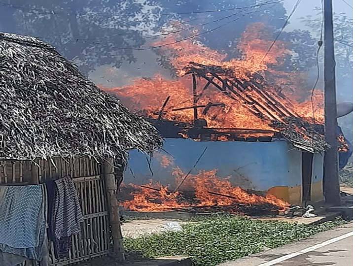 A cylinder exploded in Thiruvaiyar and destroyed 12 cottages திருவையாற்றில் சிலிண்டர் வெடித்து 12 குடிசை வீடுகள் நாசம்