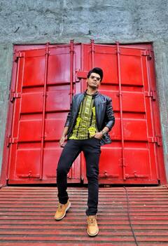 PHOTO : स्टाईल आयकॉन सिद्धार्थ जाधवचा हा हटके लूक पाहिलाय का?