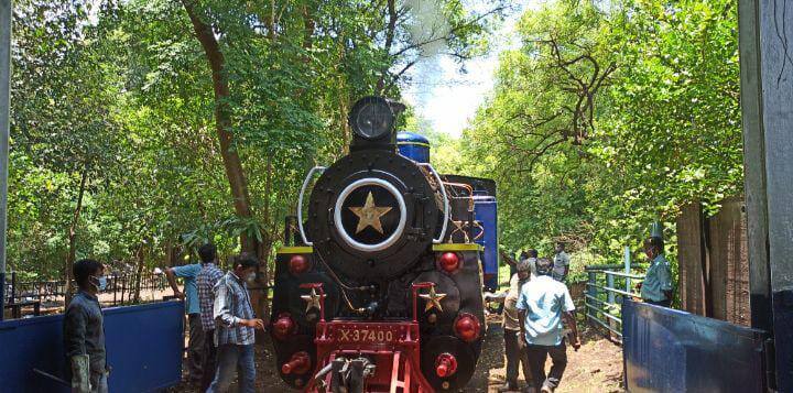 18.30 crore mountain train locomotive has been launched at Ponmalai, Trichy today. மேக் இன் இந்தியா திட்டத்தில் திருச்சியில் தயாரான ஊட்டி மலை ரயிலுக்கான நீராவி இஞ்சின்கள்...!