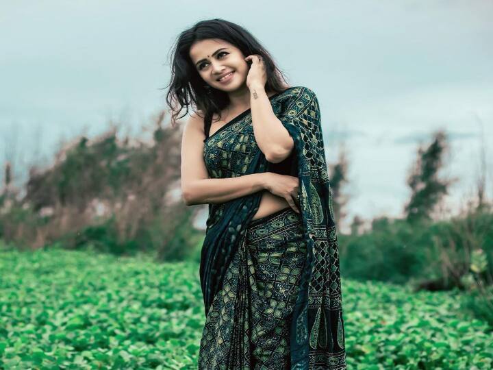 உலர்ந்த மேகத்தைக் கொண்டு நிலவின் கறை துடைப்பேன்
