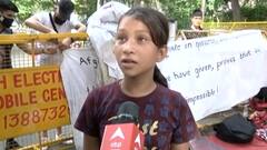 Delhi: छोटे-छोटे बच्चों संग UNHCR दफ्तर के बाहर धरने पर बैठे अफगानी शरणार्थी | Ground Report