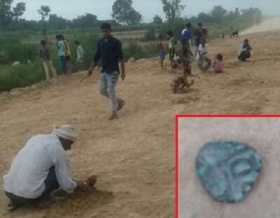 Bulldozers and truck drivers flee with ancient treasures, urns during mound excavation ਸੜਕ ਦੀ ਪੁਟਾਈ ਕਰਦੇ ਮਿਲਿਆ ਖ਼ਜ਼ਾਨਾ, ਜੇਸੀਬੀ ਡਰਾਈਵਰ ਲੈ ਕੇ ਫਰਾਰ, 4 ਦਿਨਾਂ ਤੋਂ ਲੱਭ ਰਹੀ ਪੁਲਿਸ