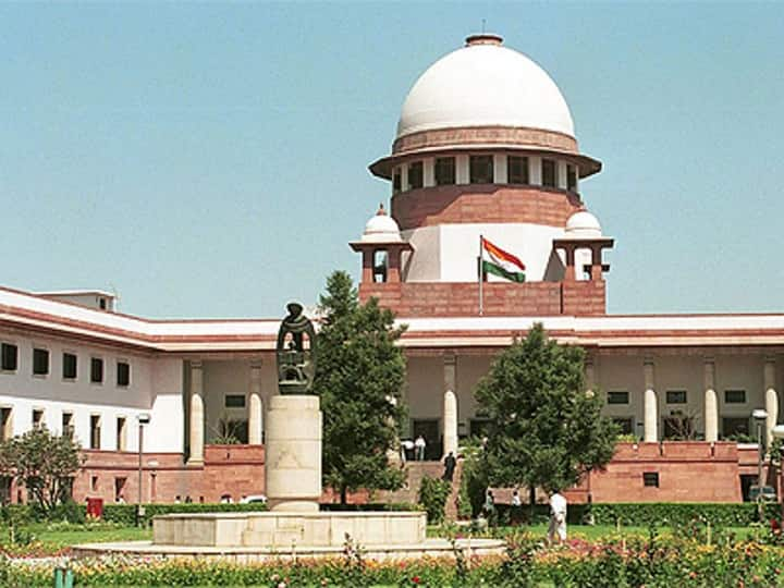 Supreme Court Issues Notice To Centre Plea Seeking Directions For Ensuring Vaccination Access For Disabled ANN दिव्यांगों को घर पर कोविड वैक्सीन देने की मांग, सुप्रीम कोर्ट का केंद्र को नोटिस