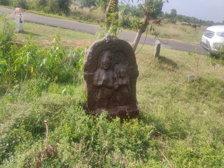 Kanchipuram: வாலாஜாபாத் அருகே 14 ஆம் நூற்றாண்டை சார்ந்த சதி கற்கள் கண்டுபிடிப்பு.