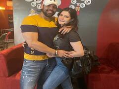 Zareen Khan और उनके बॉयफ्रेंड Shivashish Mishra गोवा में समुद्र किनारे दिए दिखाई, देखें तस्वीरें