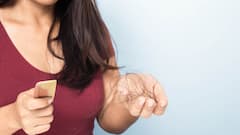 Hair Care Tips : केस सतत गळतायत? असू शकते 'हे' कारण, जाणून घ्या...