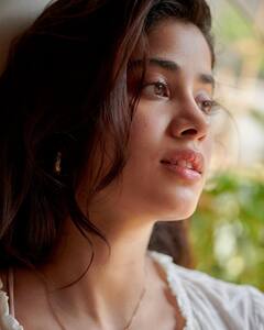 Janhvi Kapoor Pics: జాన్వీ కపూర్.. ఈమె అందాలు చూస్తే ‘అమ్మ బ్రహ్మదేవుడో..’ అనాల్సిందే!