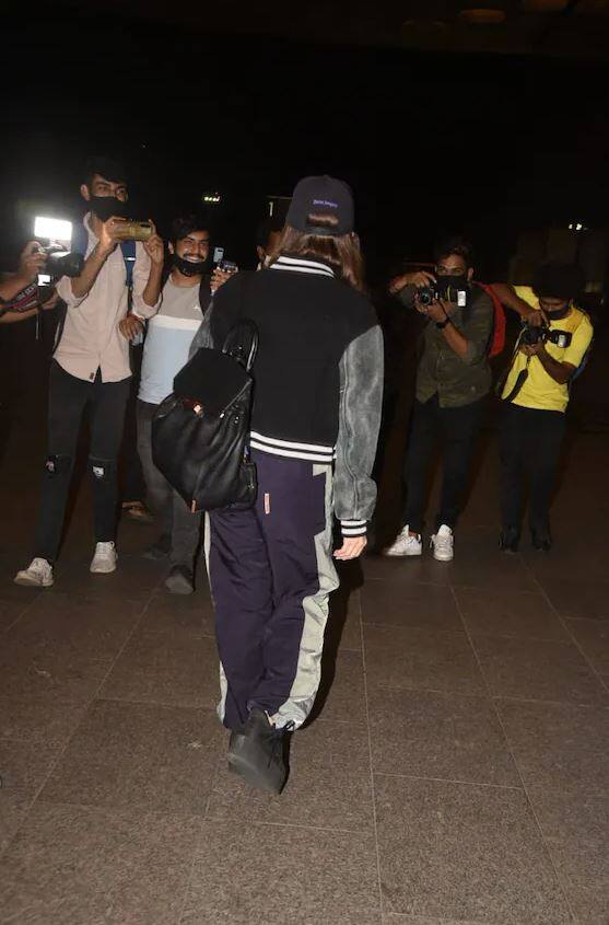 ਅਦਾਕਾਰਾ ਆਲੀਆ ਭੱਟ ਨੂੰ ਬੀਤੀ ਰਾਤ ਮੁੰਬਈ ਏਅਰਪੋਰਟ 'ਤੇ ਦੇਖਿਆ ਗਿਆ। ਉਸ ਦੀਆਂ ਇਹ ਤਸਵੀਰਾਂ ਅੱਜ ਕਾਫੀ ਚਰਚਾ ਵਿੱਚ ਹਨ।