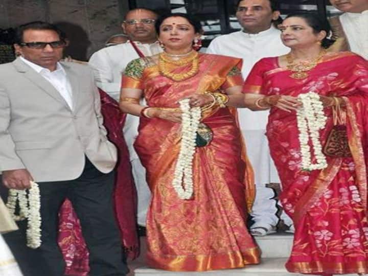 इस वीडियो को देखकर हेमा और ज्यादा इमोशनल हो गईं और फूट-फूट कर रोने लगीं. उसके बाद ये कहती दिखाई दीं कि, ईशा और अहाना मेरे जीवन का अहम हिस्सा हैं. ये हमेशा मेरे साथ हैं.