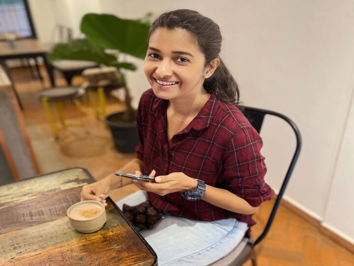 தேன் அலை சுழல் தேவதை நிழல்