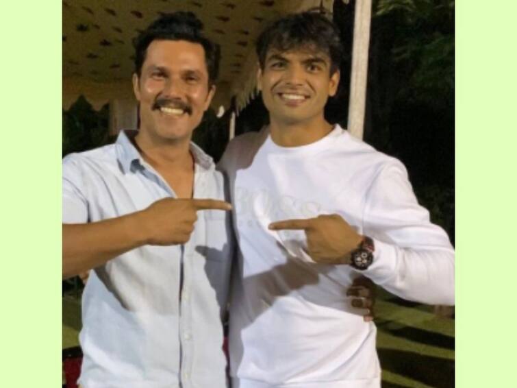 Randeep Hooda meets gold medalist Olympian Neeraj Chopra at Army Sports Institute, both have a fan-boy moment see picture Neeraj Chopra meets Randeep Hooda: ਰਣਦੀਪ ਹੁੱਡਾ ਨੇ ਟੋਕੀਓ ਓਲੰਪਿਕ ਸੋਨ ਤਮਗਾ ਜੇਤੂ ਨੀਰਜ ਚੋਪੜਾ ਨਾਲ ਕੀਤੀ ਮੁਲਾਕਾਤ, ਹਰਿਆਣਵੀ 'ਚ ਕਿਹਾ- 'ਕਸੁਤਾ ਮਾਨਸ'