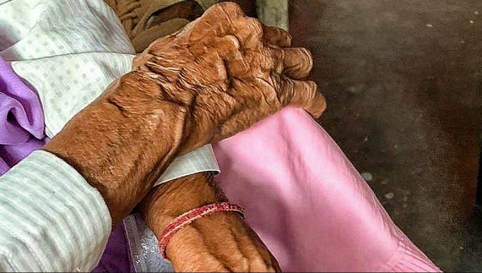 A Man attempt to commit rape with a 90-year-old woman, thought to be dead and thrown in the fields 90 ਸਾਲਾ ਔਰਤ ਨਾਲ ਕੁਕਰਮ ਦੀ ਕੋਸ਼ਿਸ਼, ਮਰਿਆ ਸਮਝ ਕੇ ਖੇਤਾਂ 'ਚ ਸੁੱਟਿਆ 