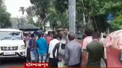 District News: আধার কার্ড করাতে ব্যাঙ্কে হুড়োহুড়ি, মালদায় চরম বিশৃঙ্খলা। Bangla News