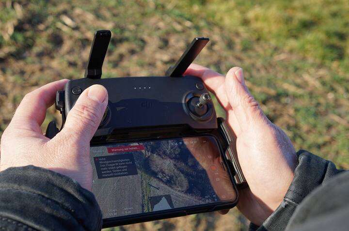 ड्रोन नियम 2021 अंतर्गत ड्रोनचे कव्हरेज 300 किलोवरून 500 किलो पर्यंत वाढवण्यात आले आहे जेणेकरून जड पेलोड वाहून नेणाऱ्या ड्रोन आणि ड्रोन टॅक्सीचा समावेश असेल.