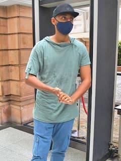 KKR on IPL: গন্তব্য দুবাই, শাহরুখের শহরে পৌঁছে গেলেন নাইট ক্রিকেটারেরা