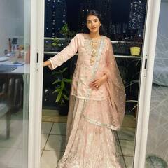 सुष्मिता सेन की भाभी चारु असोपा सेन ने सेलिब्रेट की तीज, पिंक शरारा सूट में दिखाया अपना बेबी बंप