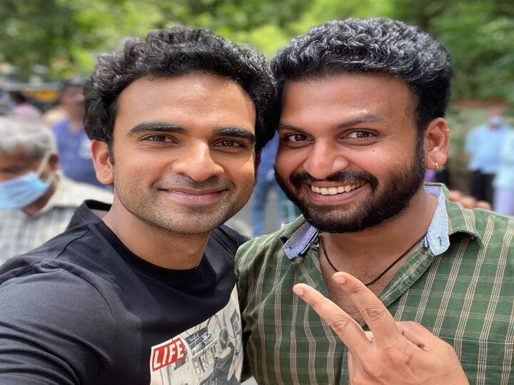 எஸ். ஜே. சூர்யாவுக்கு உதவி இயக்குநராக பணியாற்ற விண்ணப்பித்து இருந்ததாக நேர்காணல் ஒன்றில் தெரிவித்துள்ளார்