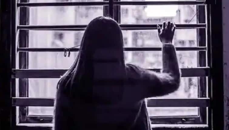Bihar Crime: A Girlfriend ate poison after seeing boyfriend's critical condition in Begusarai પ્રેમિકાના ઘરમાં શરીર સુખ માણી રહેલા પ્રેમીની પ્રેમિકાના પરિવારજનોએ કરી બેફામ ધોલાઈ, પ્રેમિકાએ તરત .............