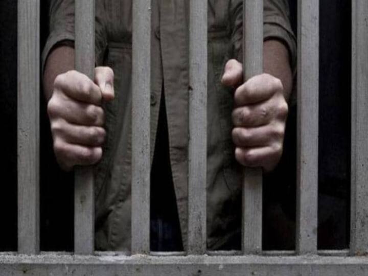 Chhattisgarh News Safai Karamchari sentenced to life imprisonment under section 376 for raping three schoolgirls Chhattisgarh News: तीन स्कूली छात्राओं से बलात्कार मामले में सफाई कर्मचारी को उम्र कैद, धारा 376 के तहत सुनाई सजा