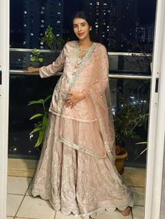 गोदभराई के बाद तीज के रंग में रंगी हुई दिखीं Sushmita Sen की भाभी Charu Asopa, गुलाबी लहंगा, मांग में सिंदूर लगाए दिखीं बेहद खूबसूरत