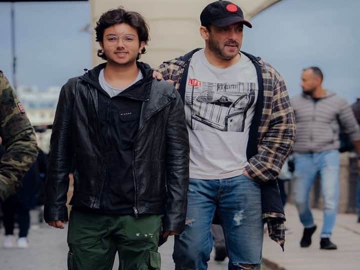 Salman Khan share photo with Nephew Nirvan Khan on social media Salman Khan ने शेयर की अपने भतीजे Nirvan Khan के साथ फोटो, जानिए भाईजान के भतीजे के बारे में सबकुछ