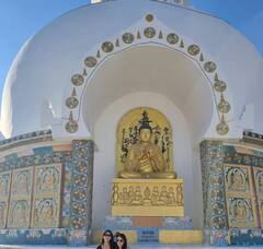 In Pics | निसर्गरम्य लडाखला पोहचली सारा अली खान, Radhika Madan सोबतच्या ट्रिपचे फोटो केले शेअर