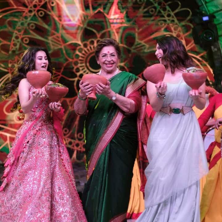 रेमो डिसूजा बॉलीवुड के जाने माने कोरियोग्राफर हैं और वो भी इस शो का हिस्सा बने थे. सनी इस खास एपिसोड में काफी खूबसूरत भी लग रही थीं. (फोटो – सोशल मीडिया)