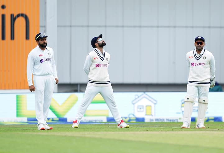 Virat Kohli looks towards the skies as Pant and Rohit Sharma beside him also have dropped their shoulders. India had a terrible Test match so far. Indian batsmen have to make a good restart in the 2nd innings. (Image: PTI)