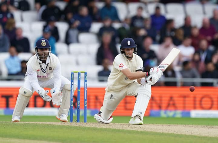 Joe Root is seen sweeping Ravindra Jadeja on Day 2. There was absolutely no pressure on the batsmen. Root in fact, scored a brilliant century of 121 runs. (Image: PTI)