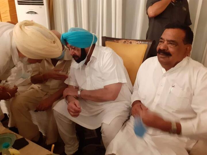 ਹਾਈ ਕਮਾਨ ਵੱਲੋਂ ਕੈਪਟਨ ਅਮਰਿੰਦਰ ਸਿੰਘ ਦੀ ਅਗਵਾਈ ਵਿੱਚ ਸਾਲ 2022 ਦੀਆਂ ਪੰਜਾਬ ਵਿਧਾਨ ਸਭਾ ਚੋਣਾਂ ਲੜਨ ਦੇ ਐਲਾਨ ਤੋਂ ਤੁਰੰਤ ਬਾਅਦ ਮੁੱਖ ਮੰਤਰੀ ਹਰਕਤ ਵਿੱਚ ਆ ਗਏ ਹਨ।