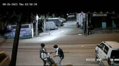 Viral Video : धक्कादायक! ज्येष्ठ नागरिकाला पकडलं, मारलं आणि लुटलं; गुन्हेगार अद्याप मोकाट