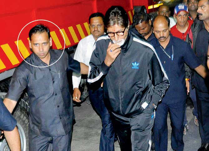 Amitabh Bachchan के पर्सनल सिक्योरिटी गार्ड हैं Jitendra Shinde, उनकी सैलरी सुनकर आपके होश उड़ जाएंगे