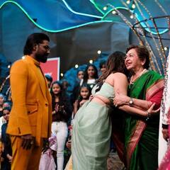 Sunny Leone का बंगाली अवतार: रियलिटी शो में किया Dhunuchi Dance, Helen, Mithun Chakraborty और Remo D’souza भी दिखे साथ