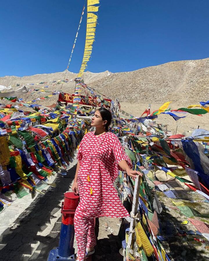 She has since then featured in ‘Simmba’, ‘Love Aaj Kal’ and ‘Coolie No 1’. Sara Ali Khan will be next seen featuring alongside Akshay Kumar and Dhanush in the upcoming film ‘Atrangi Re’. (Image courtesy - @saraalikhan95/Instagram)