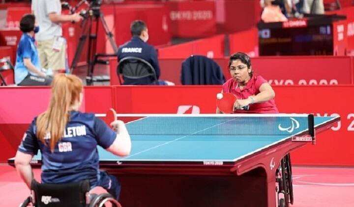 Tokyo Paralympics Indian para table tennis player bhavina ben qualifies to quarter finals Tokyo Paralympics 2020: பாரா டேபிள் டென்னிஸ்: காலிறுதிக்கு முன்னேறினார் பவினாபென்!