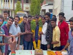 HBD Parotta Soori | ரசிகர்களுடன் பிறந்தநாள் கொண்டாடிய சூரி ஆல்பம் !