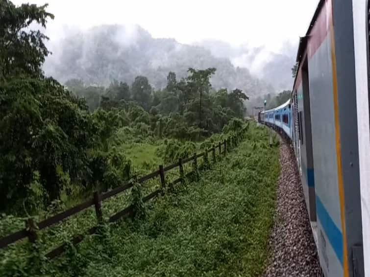 Assam Vistadome Trains To Be Introduced In Assam Guwahati to New Haflong From Saturday Assam : শনিবার থেকে অসমেও ছুটবে ভিস্তাডোম টুরিস্ট স্পেশাল ট্রেন,  রুট গুয়াহাটি থেকে নিউ হাফলং