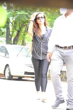 Spotted: ਦੂਜੇ ਬੇਟੇ ਦੇ ਜਨਮ ਮਗਰੋਂ ਮੁੜ ਫਿਗਰ 'ਚ ਵਾਪਸ ਆ ਰਹੀ Kareena Kapoor Khan, ਵੇਖੋ ਤਸਵੀਰਾਂ