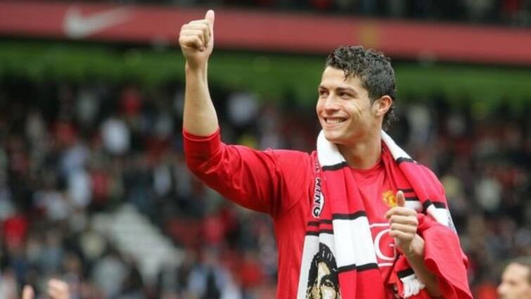 Tickets for Cristiano Ronaldo’s return to Manchester United hit £2,500 Cristiano Ronaldo Update: ম্যান ইউয়ের জার্সিতে রোনাল্ডোর খেলা দেখার খরচ প্রায় ৩ লক্ষ টাকা!