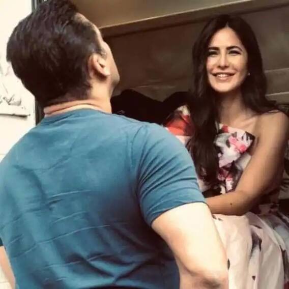 Salman-Katrina PDA: कभी आंख दिखाकर तो कभी खुद उठकर यूं कैटरीना कैफ की ड्रेस ठीक कर चुके हैं सलमान खान, ऐसे बचाते हैं ऊप्स मूमेंट से