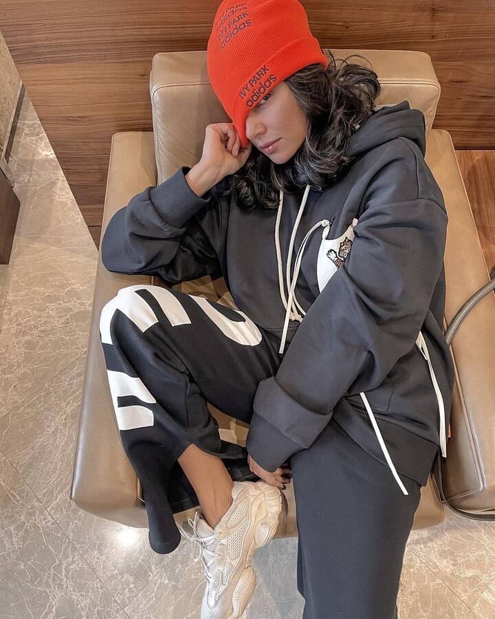 (photo courtesy : @shibanidandekar instagram)