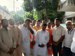 यूपी: गैर जमानती वारंट जारी होने के बाद कोर्ट पहुंचे राज्य मंत्री कपिल देव अग्रवाल