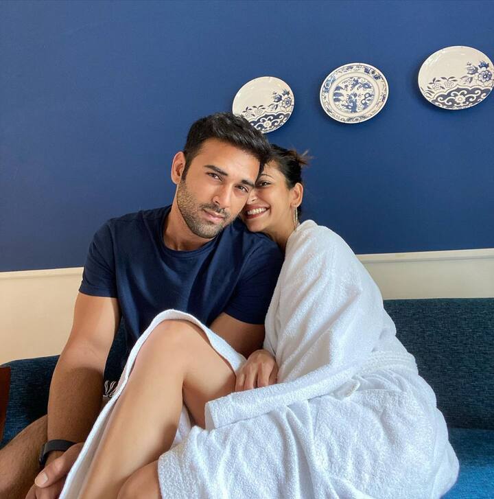 Kriti Kharbanda and Pulkit Samrat beautiful Pic: प्यार एक खूबसूरत एहसास है और इन दिनों इसी एहसास को खूब एंजॉय कर रहे हैं एक्टर पुलकित सम्राट और कृति खरबंदा जो पिछले काफी समय से अपने रिलेशनशिप को लेकर चर्चा में हैं.